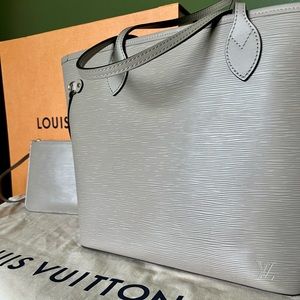 Authentic Louis Vuitton Epi Neverfull MM w/ Pouch